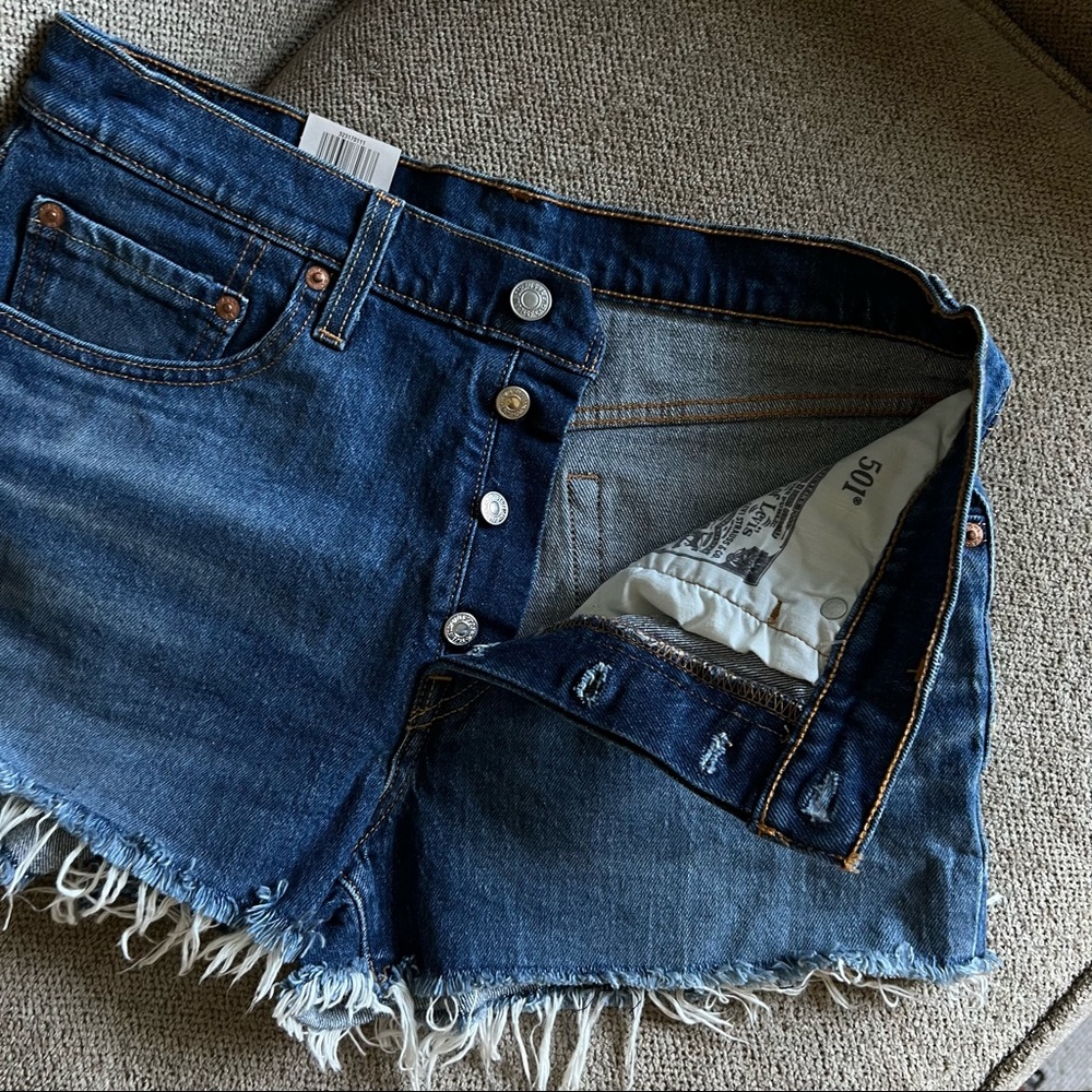 Levi’s 501  NWT mid Rise Womens Shorts - Picture 4 of 5